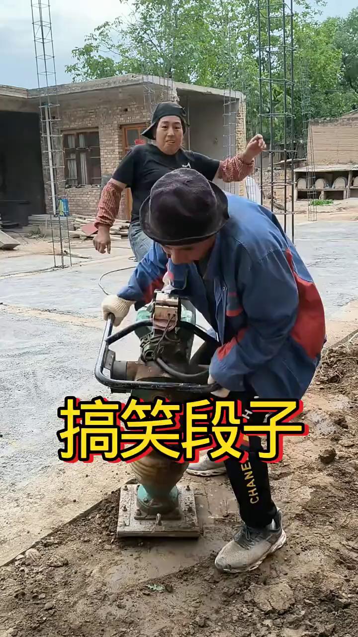 搞笑段子。
本视频纯属虚构，无不良引导。危险动作，请勿模仿。你傻着呢？这样省电。