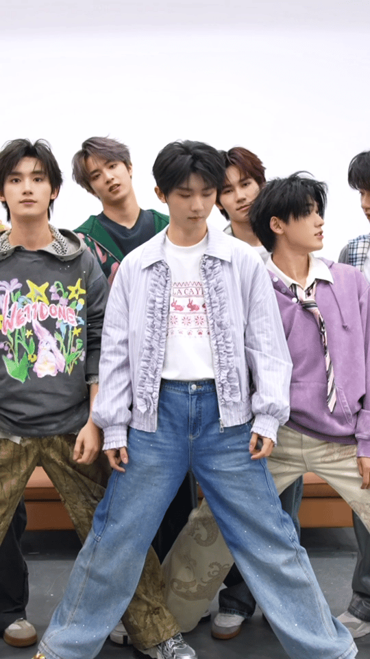 谁教时代少年团这么用特效的时代少年团特效玩明白了！水灵灵旋转飞向好六夜，这波操作