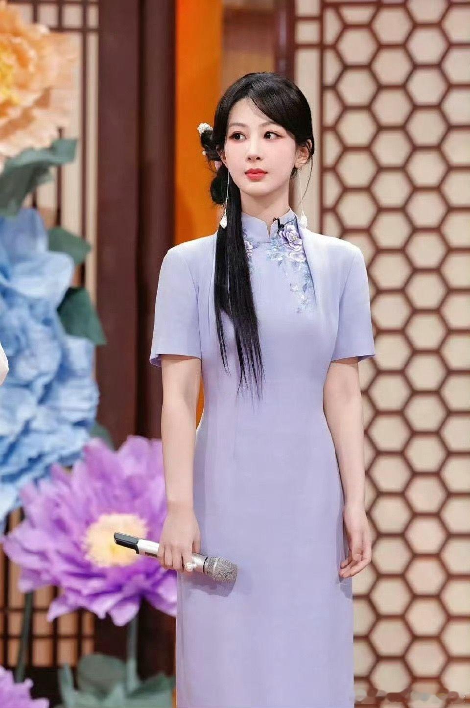 杨紫[超话] 高原刚杀青《生命树》，便将赴民国演绎董竹君的传奇人生。杨紫《玉兰花