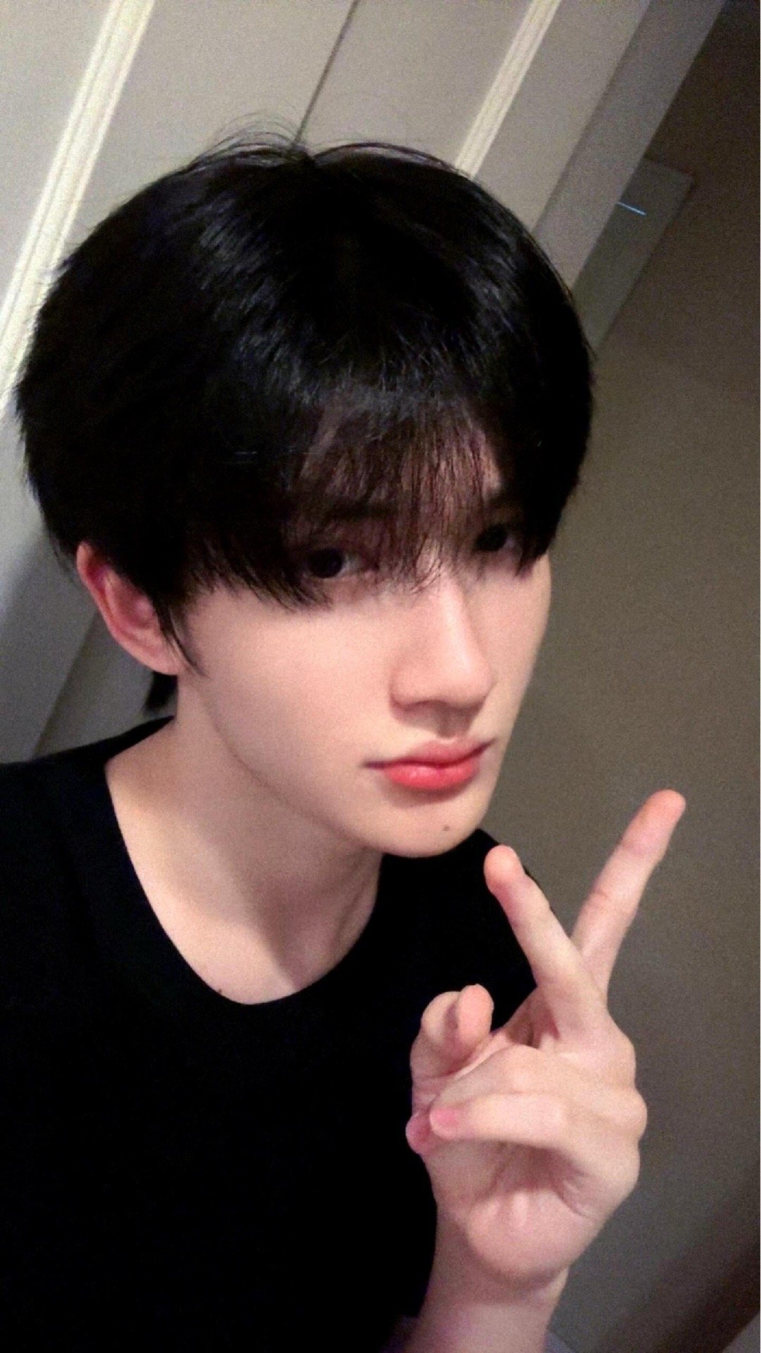 #余宇涵13万粉丝大站脱粉回踩##同学曝余宇涵耍大牌#粉丝还是要清醒一点，因为你