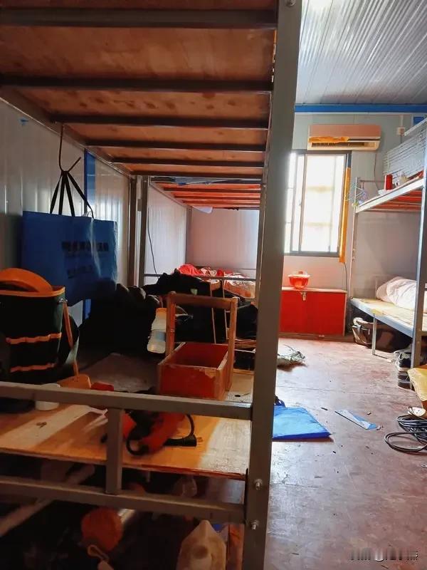 1、工地的工作场景和生活经历对于大多数人来说是相对陌生的。工地佬可以分享在工地的