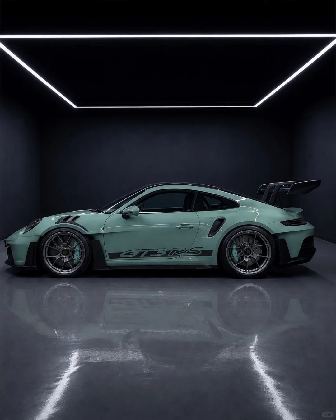 终于熬到周五了，保时捷 992.1 GT3 RS，这个颜色回头率一定高车的新衣