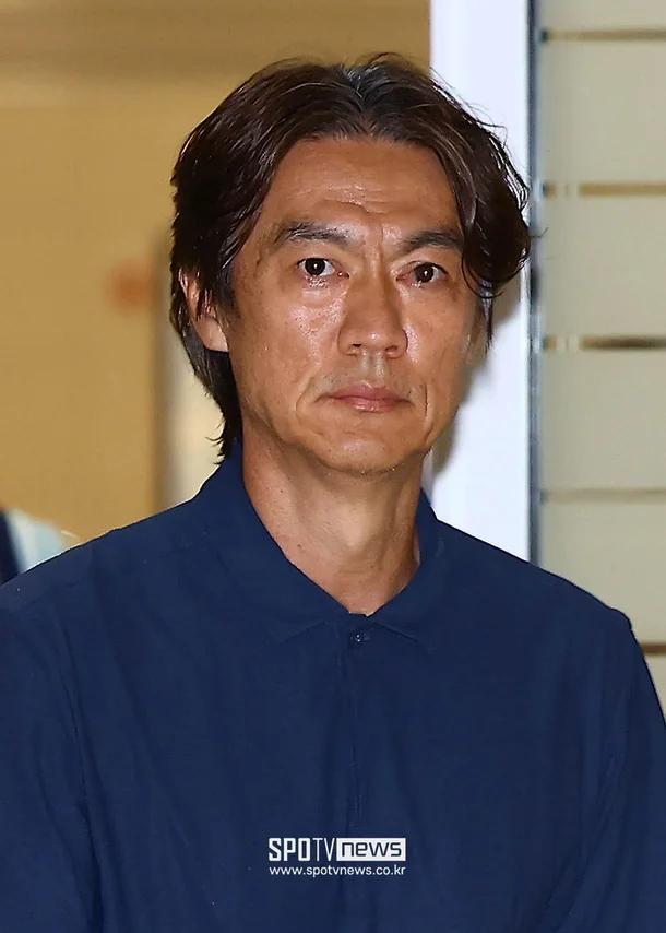 世界杯  洪大帅回国2天就跑路了，准备去美国避避风头，对外说辞是一早安排好的计划