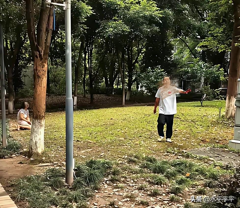 到底是什么，让两个“文人”刀兵相见？
古时，讲究“君子动口不动手”，即使动口，也