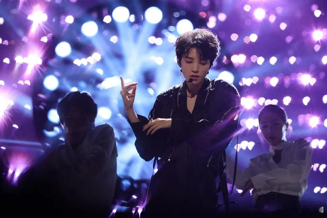 王俊凯连续四年开年首爆王俊凯连续四年跨年首爆不愧是王俊凯真的绝了 