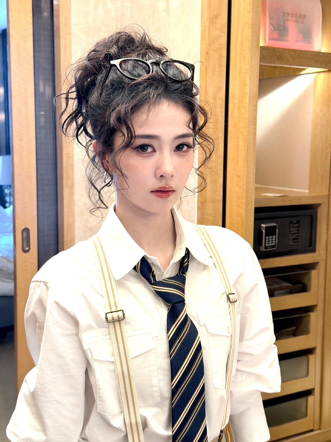 奔跑吧打假曝白鹿明年退出跑男 什么😧这个白鹿就是又美又可爱，期待住这个鹿鹿
