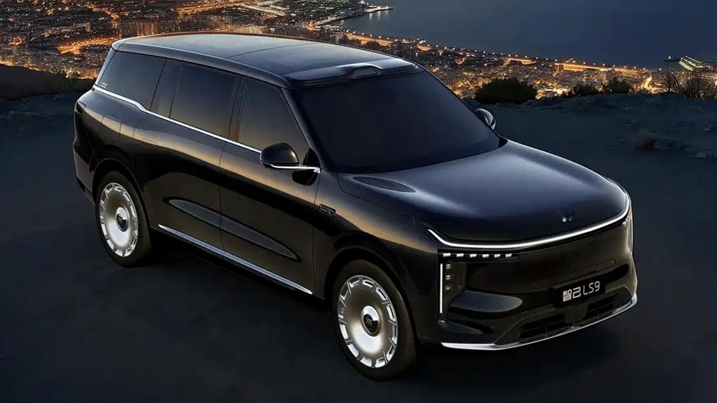 智己LS9 Hyper版官图来了，号称是最好开的9系旗舰，这个颜值你们喜欢吗？大