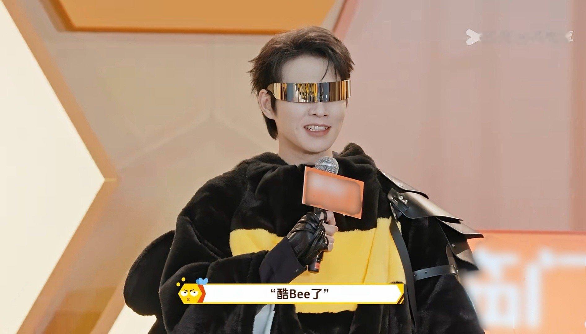 周五晚高疯超话集卡 听说 周五晚高疯 又开始搞大事了？这一波上新了超有料的集卡活