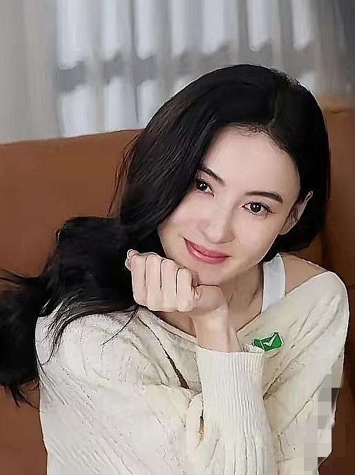 谢霆锋这回怕是真得琢磨琢磨了！前妻张柏芝遭前经纪人起诉，

被索赔超千万港元，独