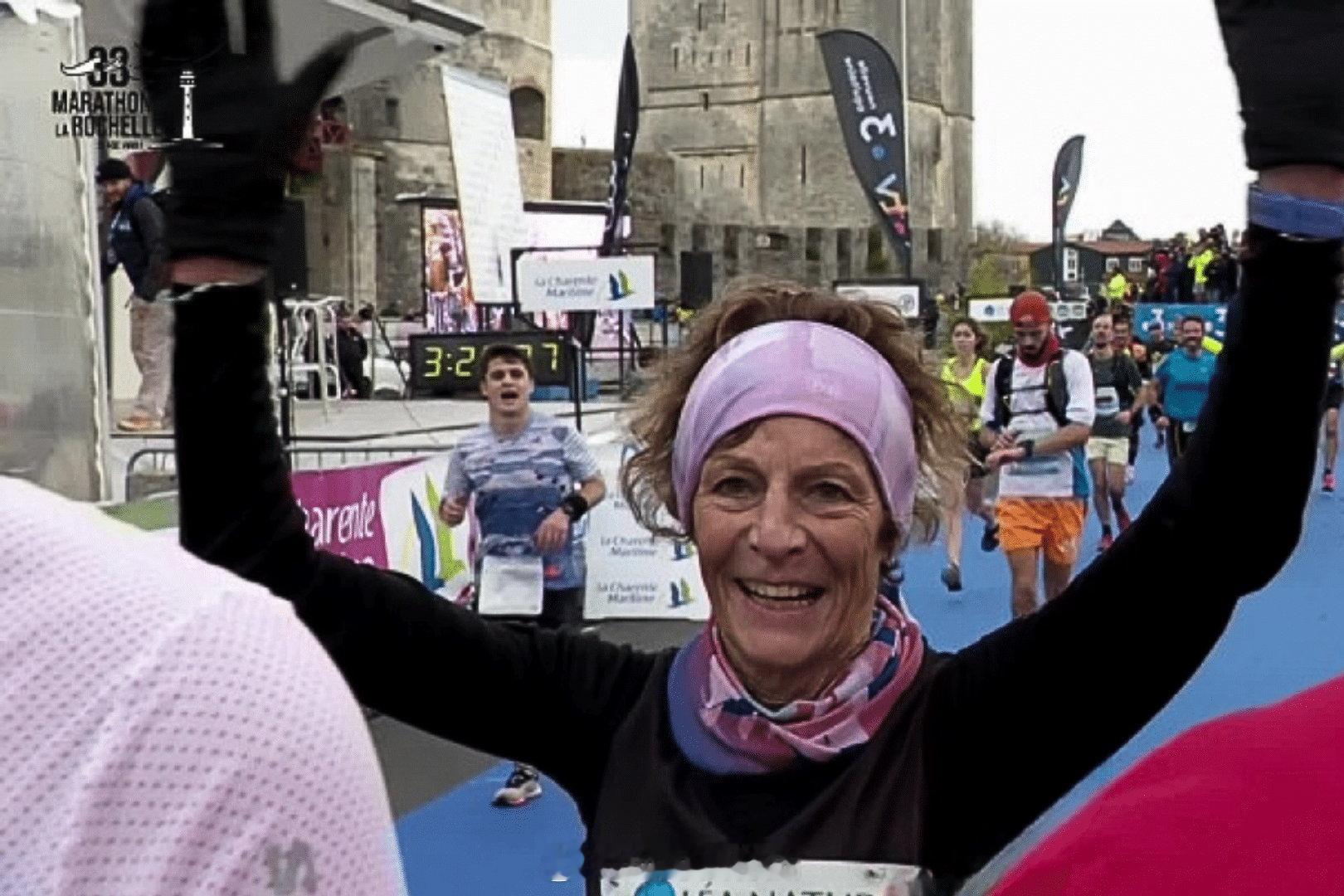 法国70岁的 Laurence Alnet 在 marathon de La R