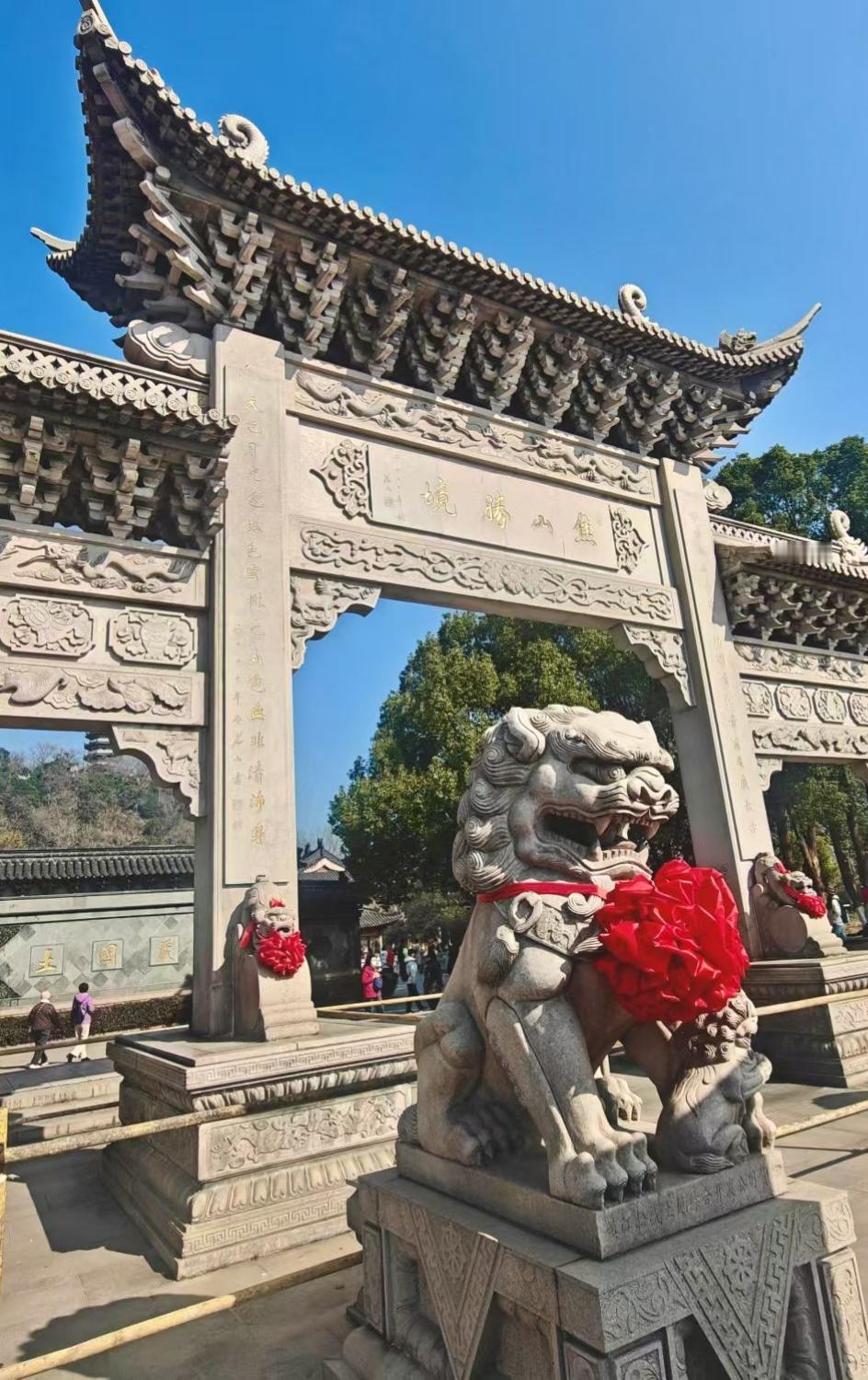 更好的自己，藏在每一次不敷衍的坚持里
 
我们总羡慕别人闪闪发光，却常常在自己的