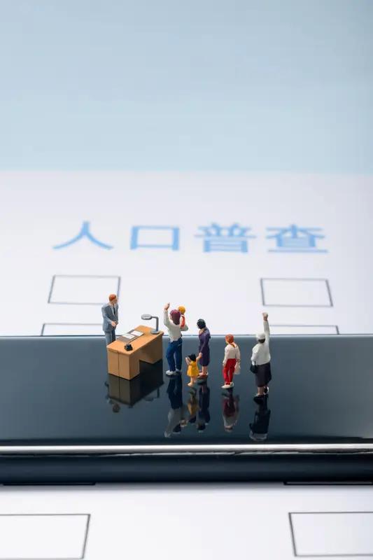 我觉得未来户口会没那么重要。以前，户口就像个“紧箍咒”，绑定着教育、医疗、社保等