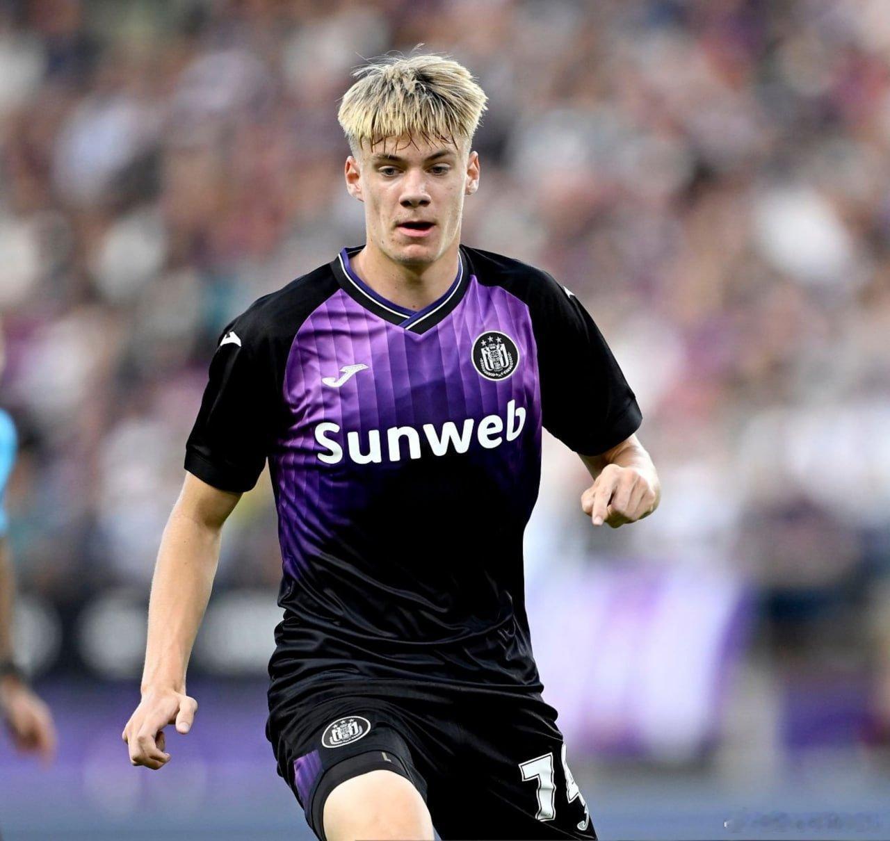 🚨［圖片報］：拜仁慕尼黑對安德萊赫特17歲小將內森·德卡特很感興趣。如果萊昂·