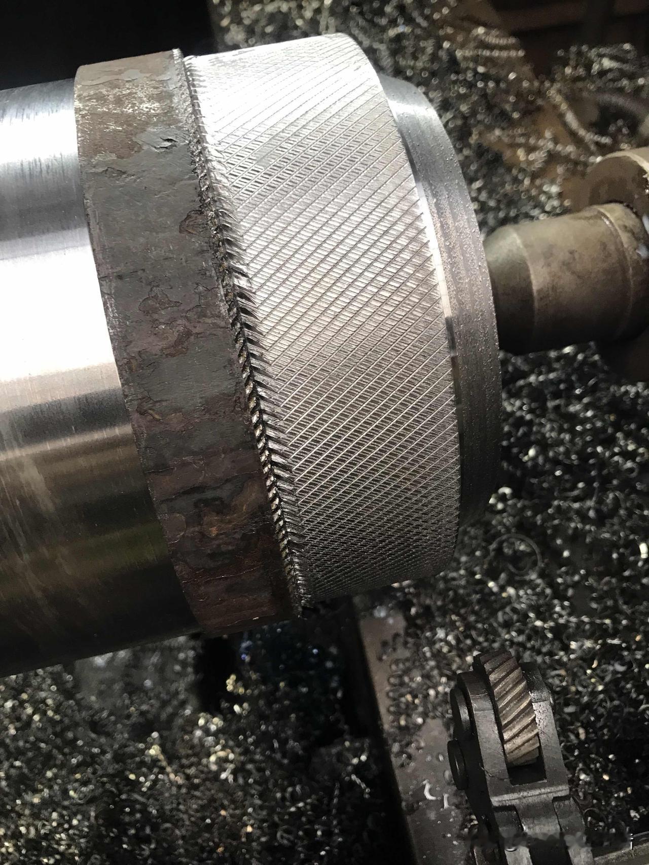 第一次用数控车滚花，心里实在是没底。话说，因为这个台阶是过盈配合的，一时记错了尺