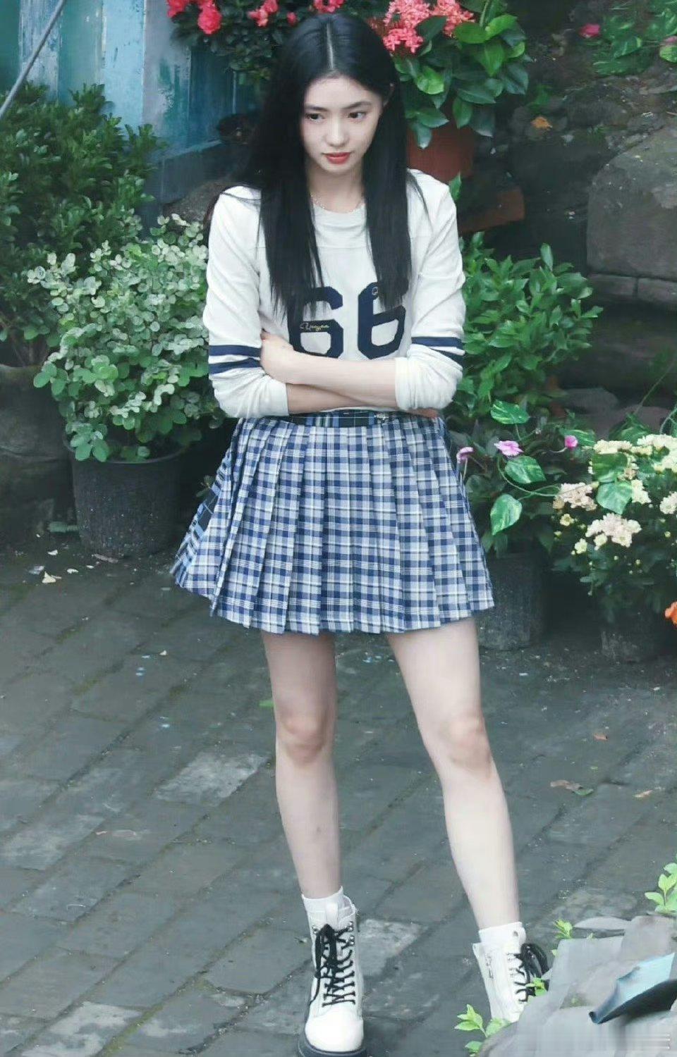 这才是适合偶像剧的女主，建议都按刘浩存这种标准来 ​​​