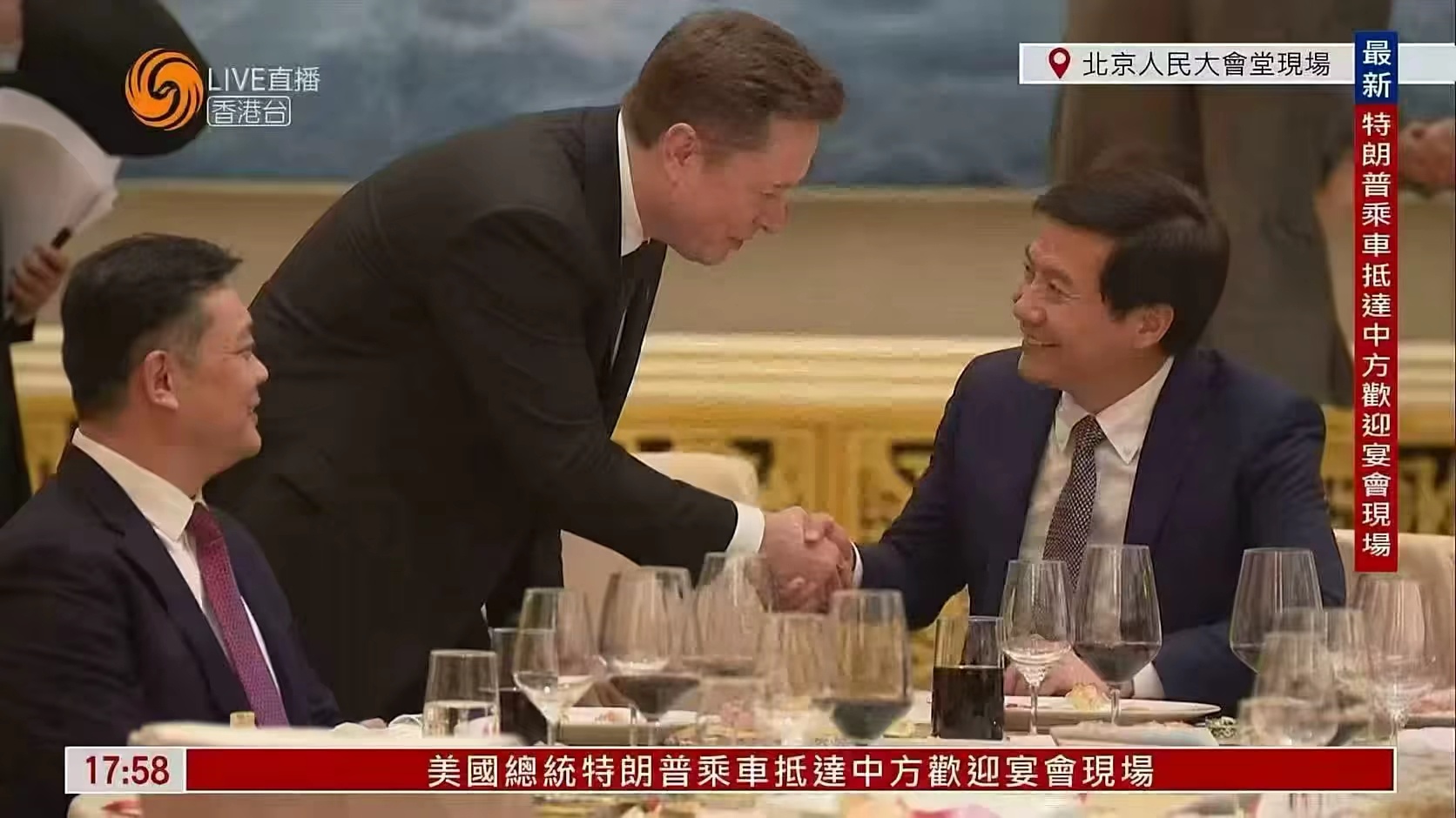 雷军马斯克合影 马斯克在雷总面前也要保持低调