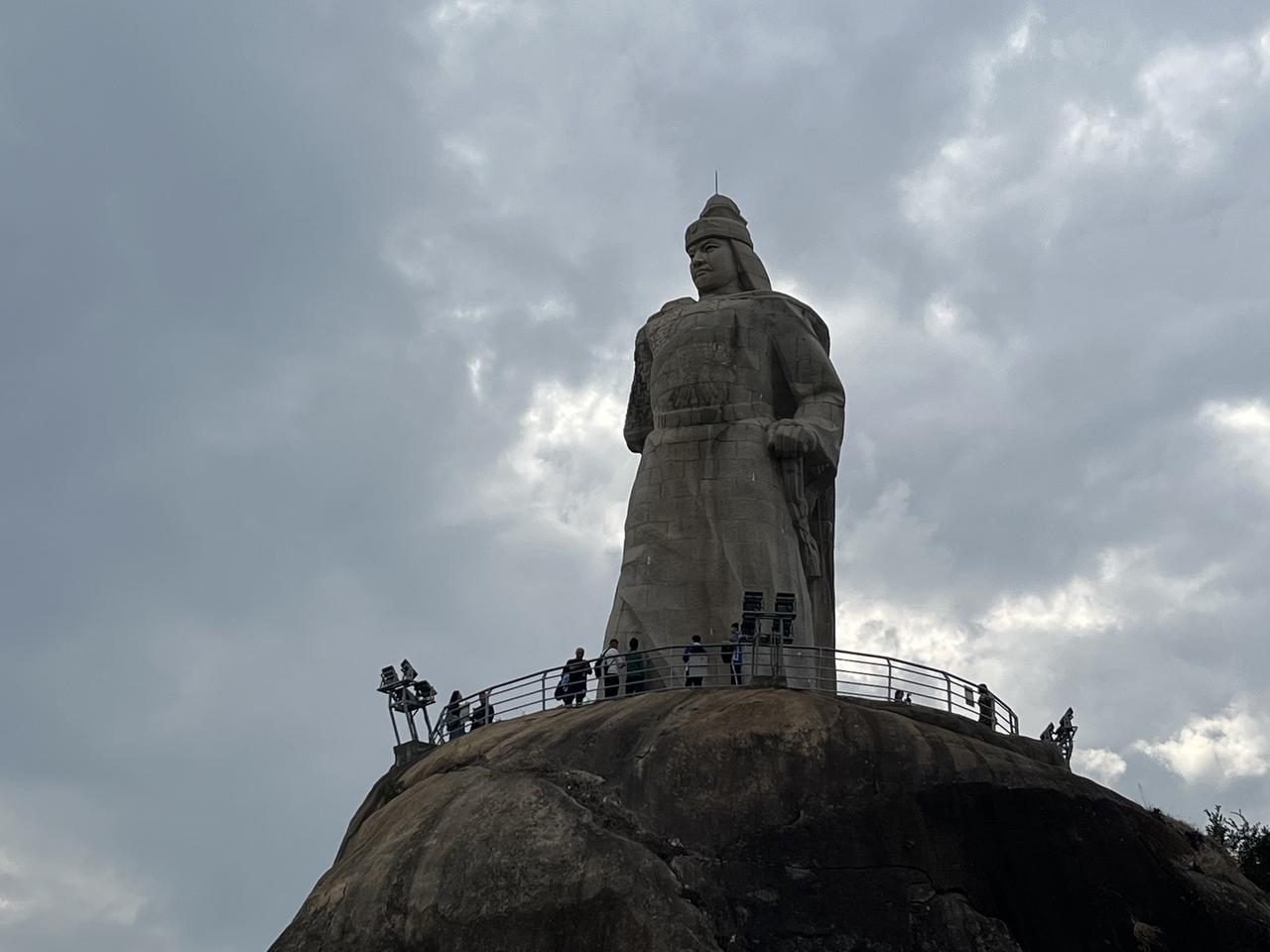 正气长存——厦门市鼓浪屿皓月园。
2025年12月，我用手机摄影的照片