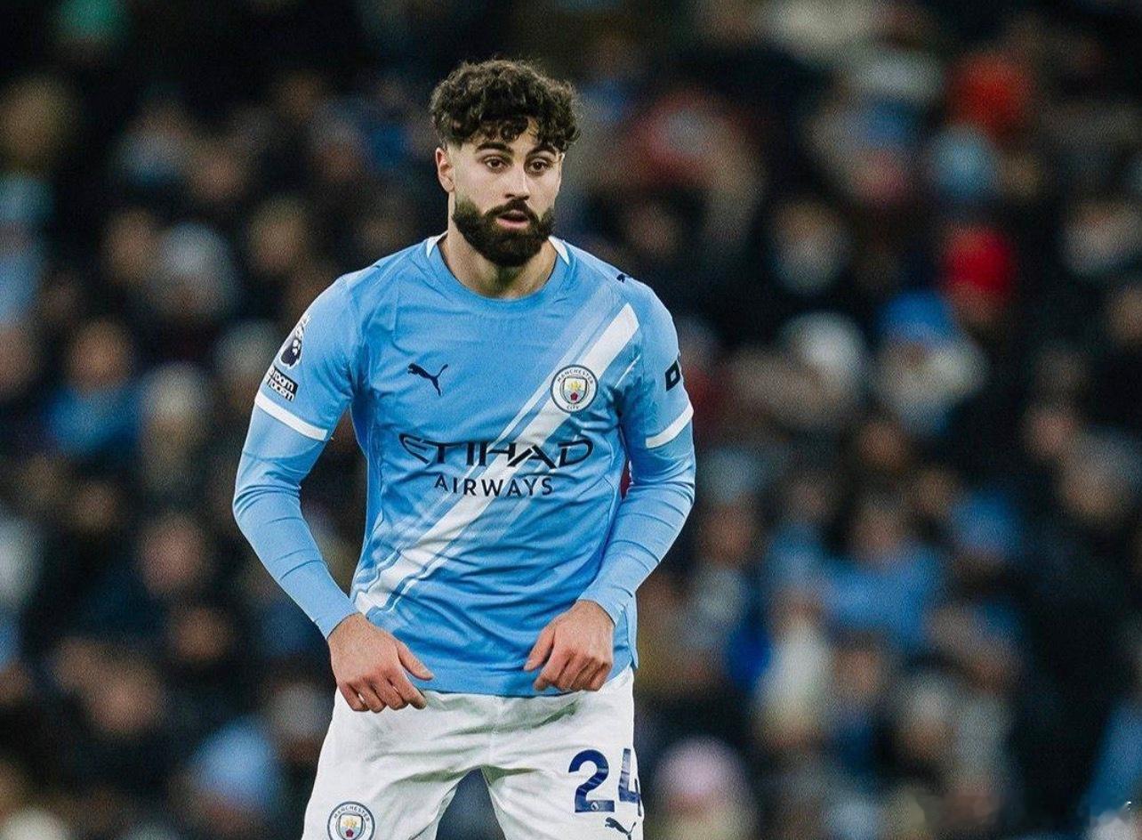 英超曼城俱乐部官方宣布，球队后卫格瓦迪奥尔右腿胫骨骨折，将于本周晚些时候接受手术