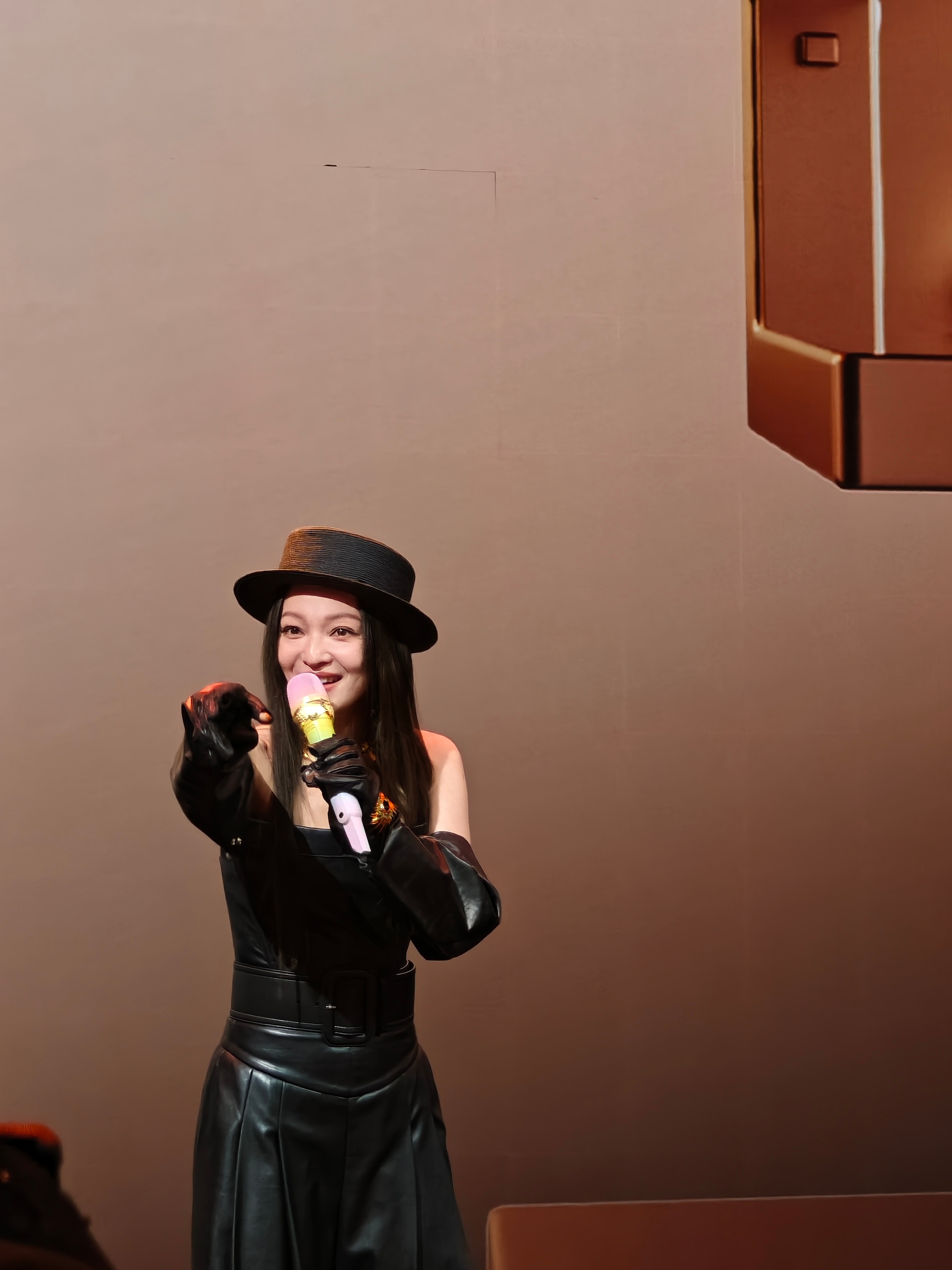 AWE2026 神仙姐姐刘亦菲没见到，但是见到张韶涵了，太美了哈哈！俞总图6“比