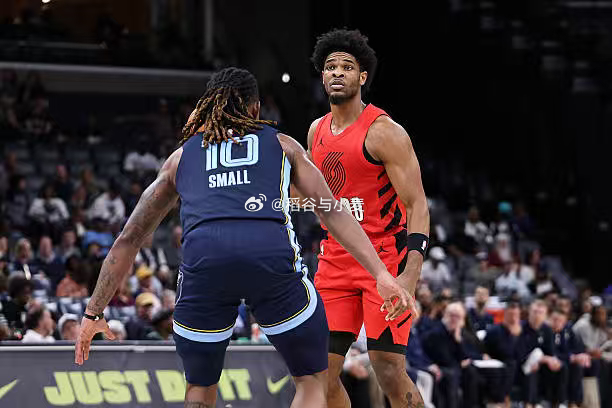 斯科特-亨德森在本赛季总共出场11次，场均出场时间达到了23.2分钟，场均数据为