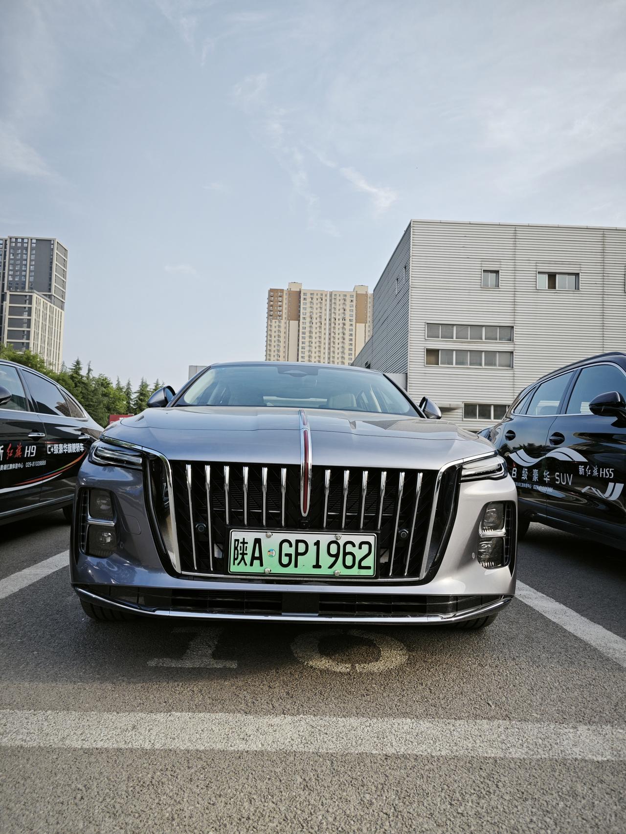 红旗H5推出PHEV车型后，现在有三种动力形式。
纯燃油1.5T 2.0T两种排