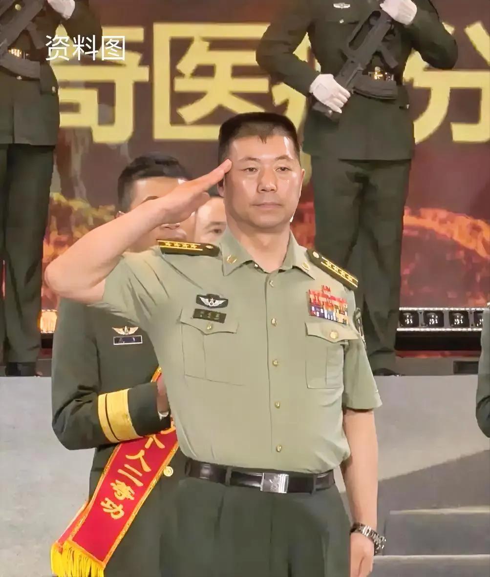 他是乌鲁木齐警备区副司令。他曾在2020年6·15中印加勒万河谷边境冲突事件中，