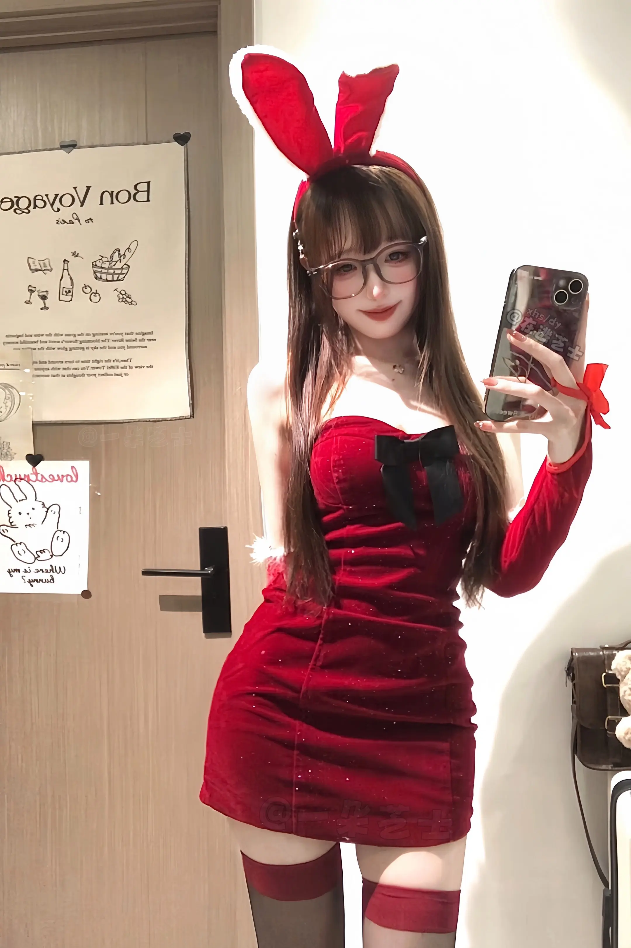 有什么不满意的就跟姐姐讲 姐姐全都帮你解决 但你不要做这种可爱的动作 ...