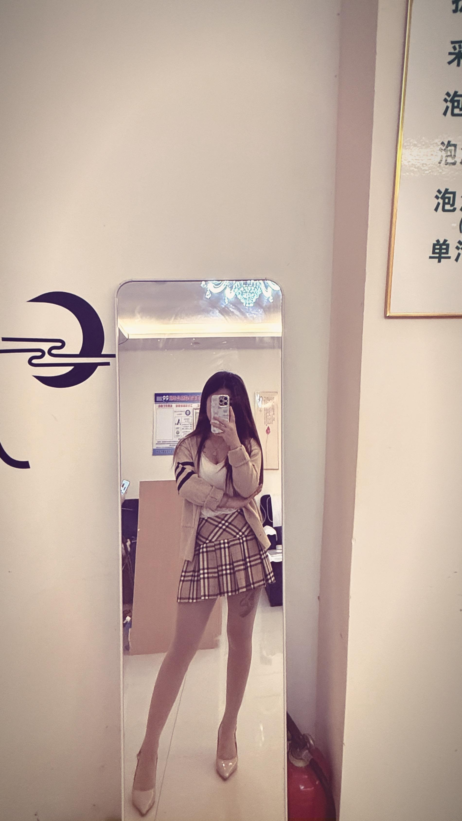 我有钱 我当然想给你 我还想给你买路虎揽胜呢 我这不是没有嘛 我的宝