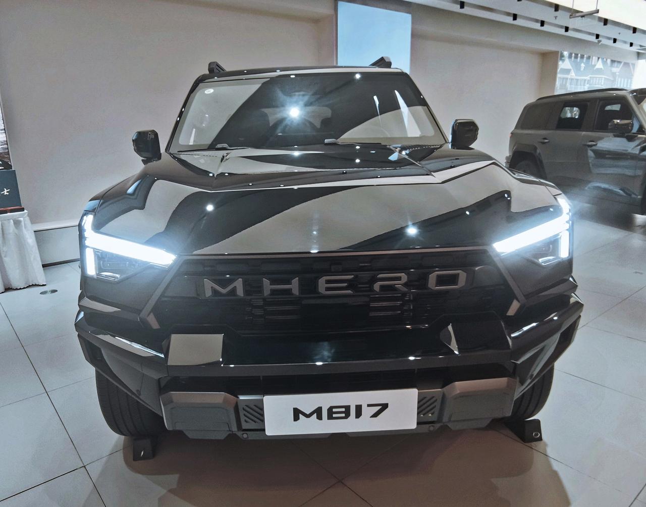 豪华硬派越野SUV《猛士M817》
  全新猛士M817，是东风汽车与华为乾崑联