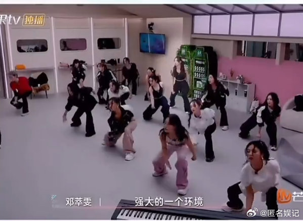 邓萃雯[超话]邓萃雯真诚乘风2025邓萃雯在娱乐圈多年，她的真诚在和管乐交流时展