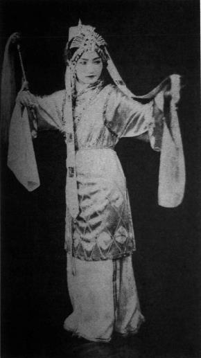 1927年8月，陆小曼表演戏剧《思凡》，时24岁