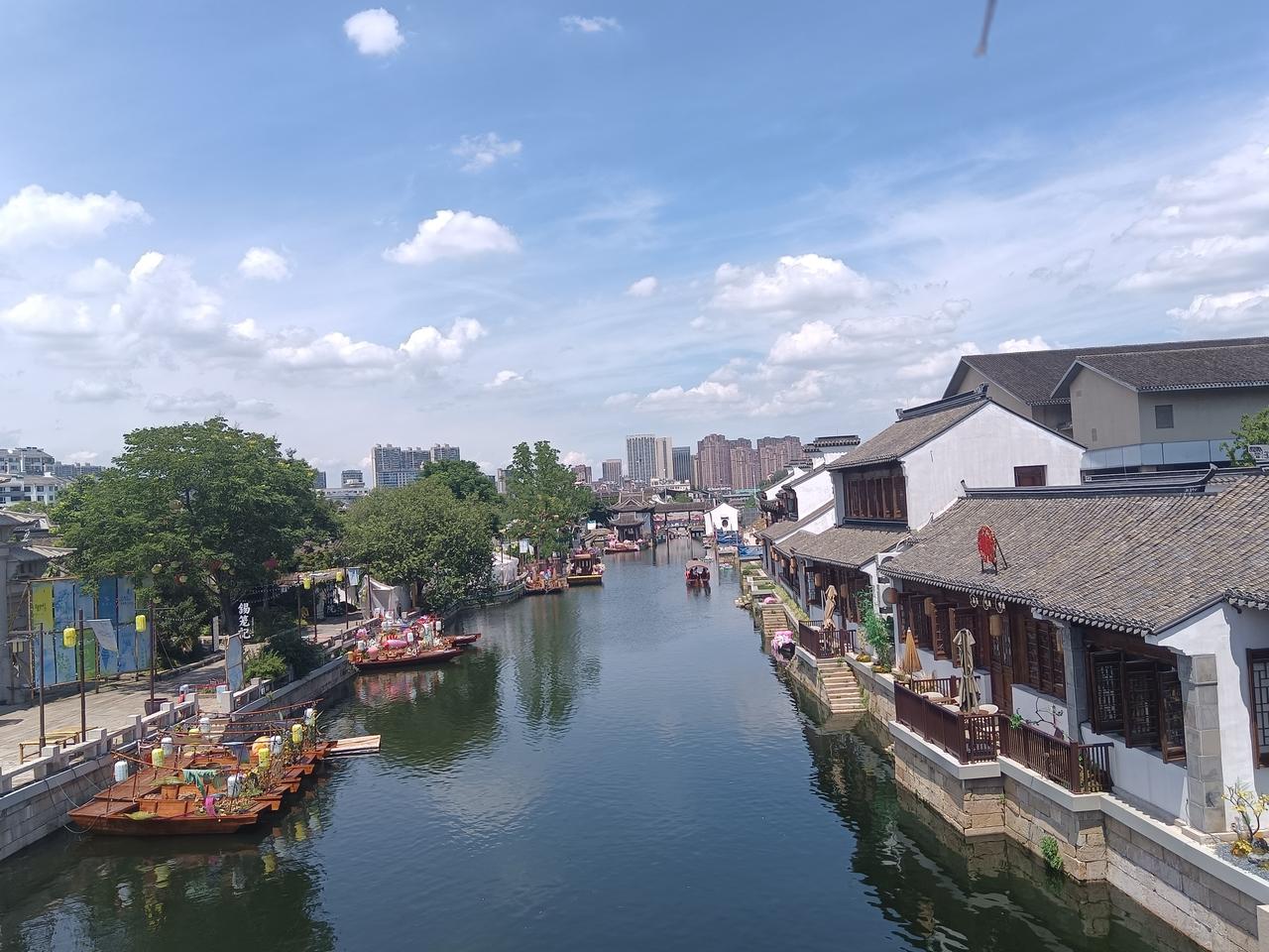 夫妻之间能不能既像家人，又像朋友的过一辈子呢？不要亲密无间到没有距离，会窒息和压