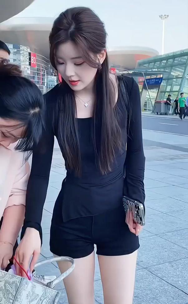 打伞了，今天打伞了吗？拿了，买了个伞，买了个自动伞。