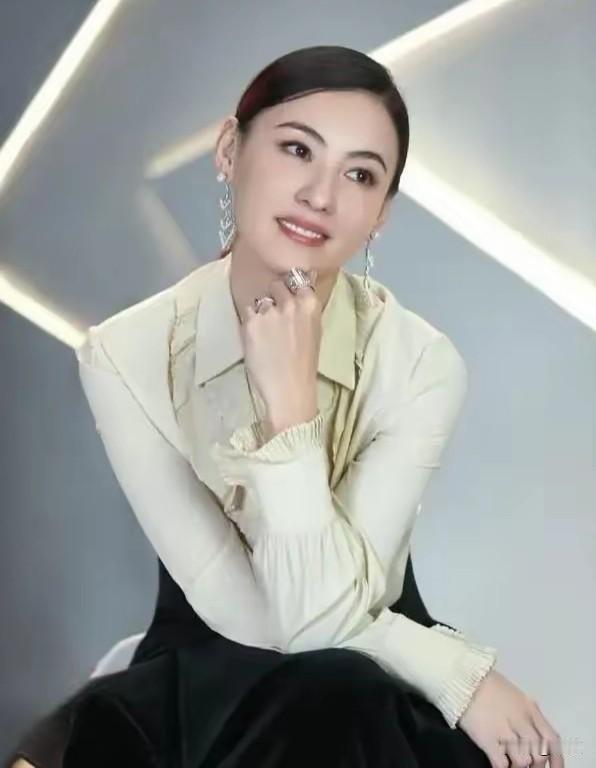 张柏芝独特的教子思路
 
在一档访谈节目里，张柏芝坦然分享自己的育儿想法，坦言内