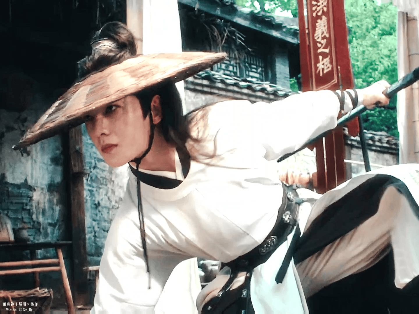 杨洋这版展昭的一招一式就像破了次元壁，就这么让古画里的大侠有了脸，本展喵粉才发现