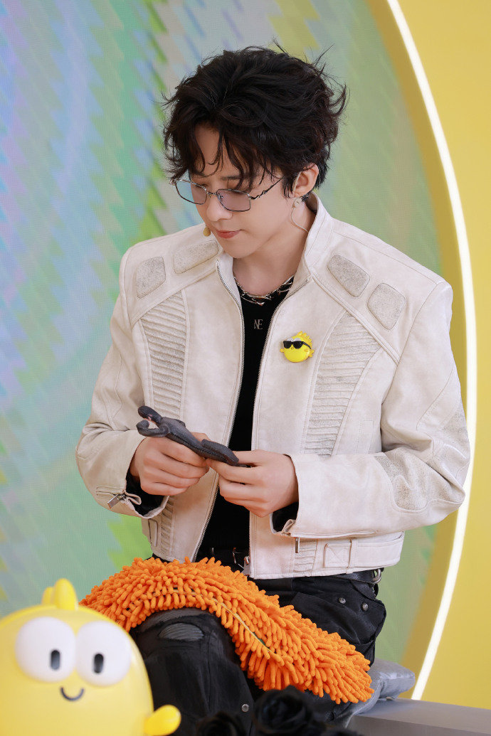 刘宇宁献唱热巴新剧奔爱曲 刘宇宁献唱白日提灯ost 刘宇宁献唱热巴新剧奔爱曲，咱