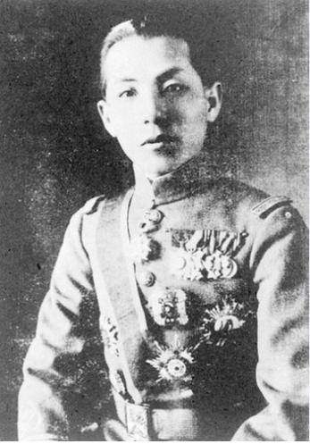 【张学良并非“纨绔子弟”】

很多人视张学良为“纨绔子弟”、“花花公子”，年纪轻