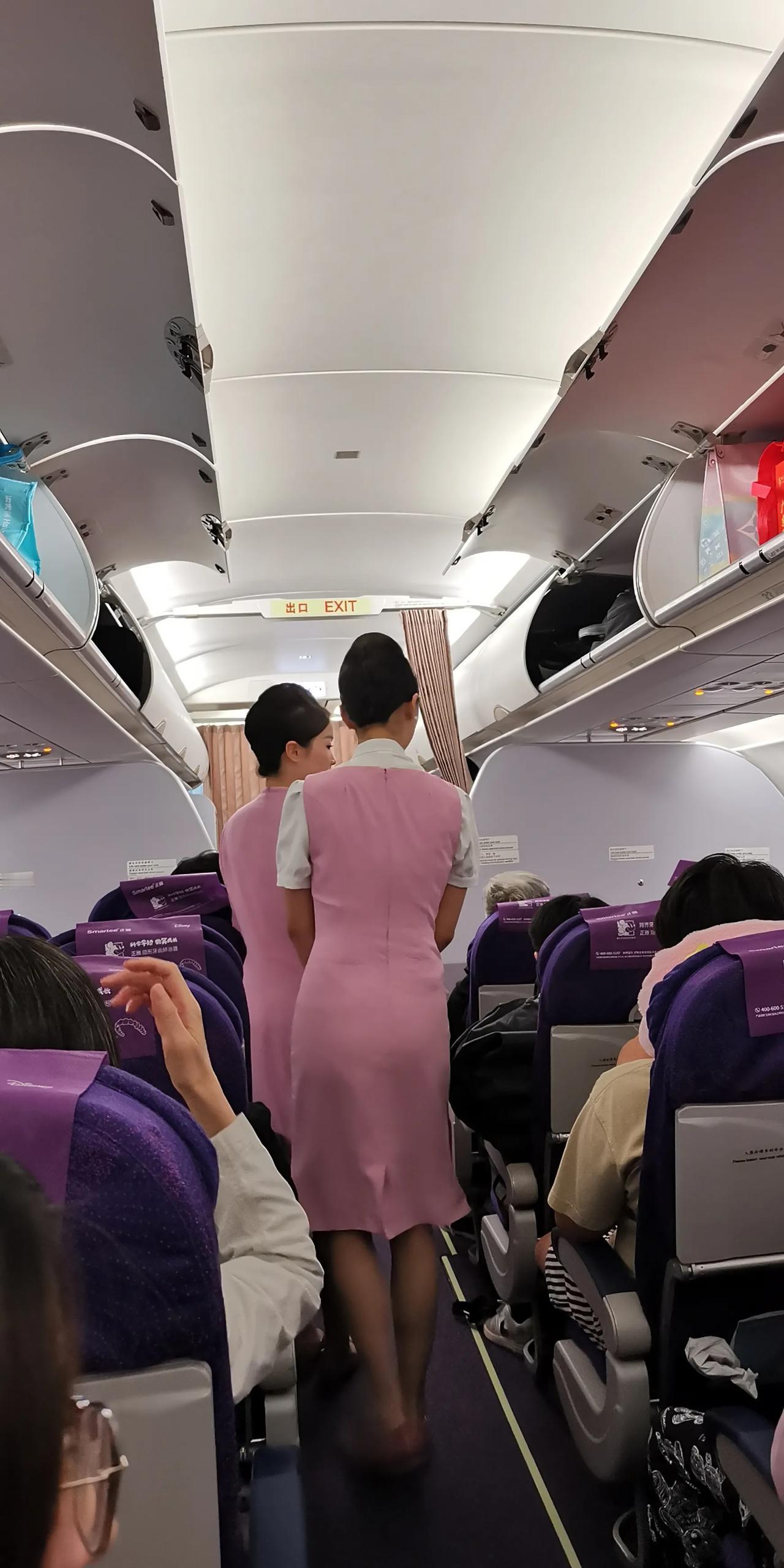 今天乘坐吉祥航空的航班，一上飞机，机上广播就说道：吉祥航空祝您吉祥如意！听起来还