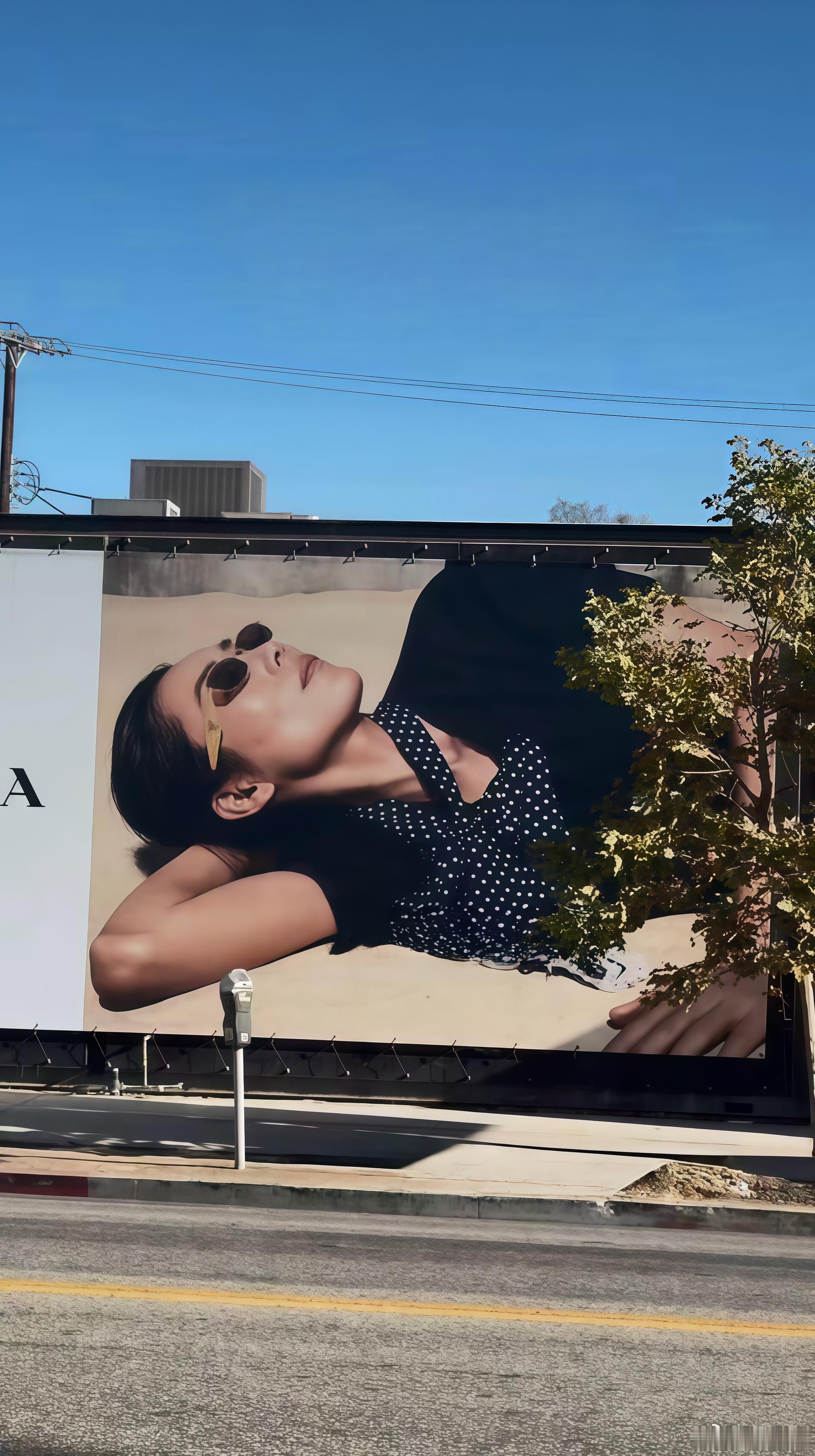 💥刘雯 for Prada Days of Summer 2026 Campa