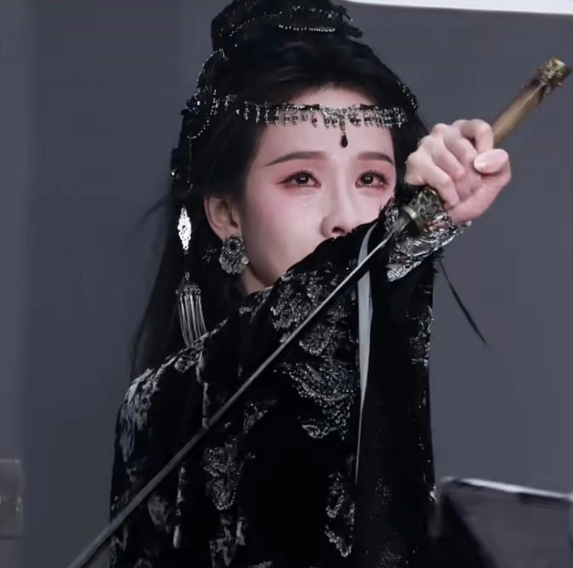 陈都灵哭成loopy了我嘞个豆怎么会这么萌！！！表面看着冷冷清清，宛如明月自持结