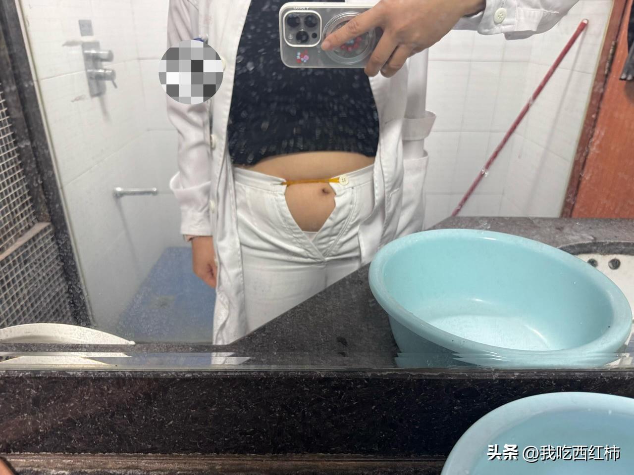 对于医务工作者压力性肥胖真是没招了
怎么才能祈祷才能暴富远离这份磨人的工作！
救