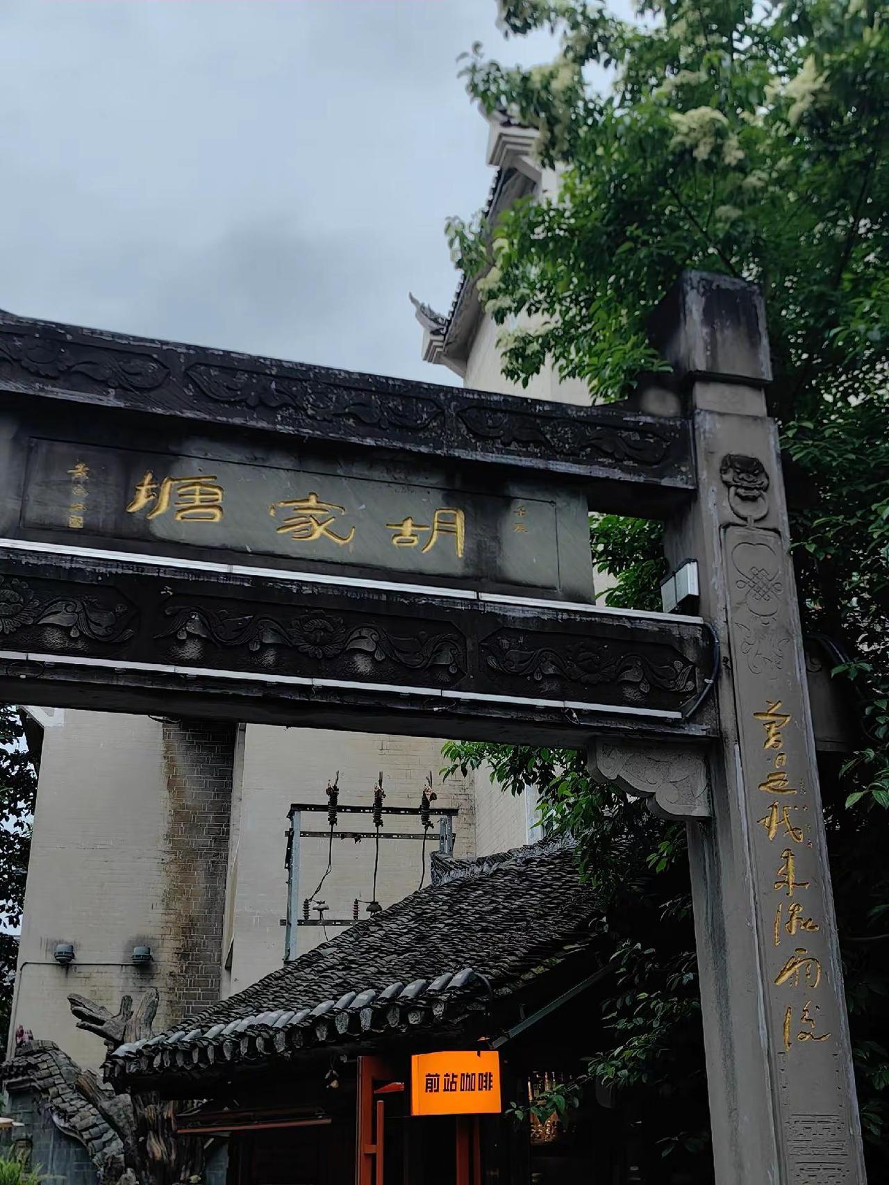 蔡幸娟的《问情》主要是想听蔡幸娟这首经典老歌《问情》。在90年代初的时候，台湾电