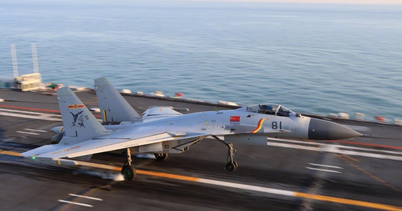 “飞鲨”出击！歼-15成功起降辽宁舰13周年

  13年前的今天，歼-15成功