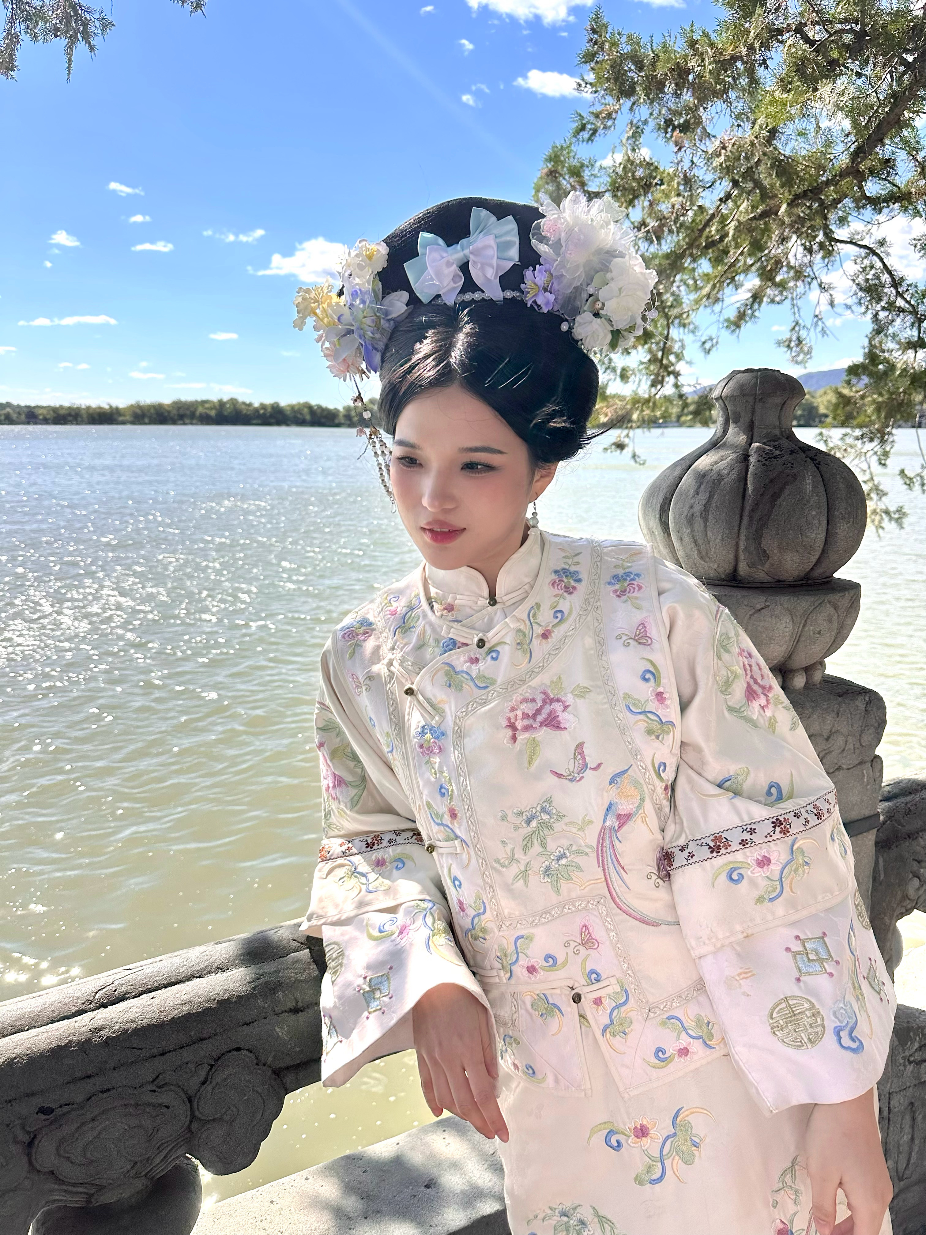 闺蜜们 北京除了魏家凉皮还有什么好吃的吗 贵点的 晚上带我弟去吃 ​​​