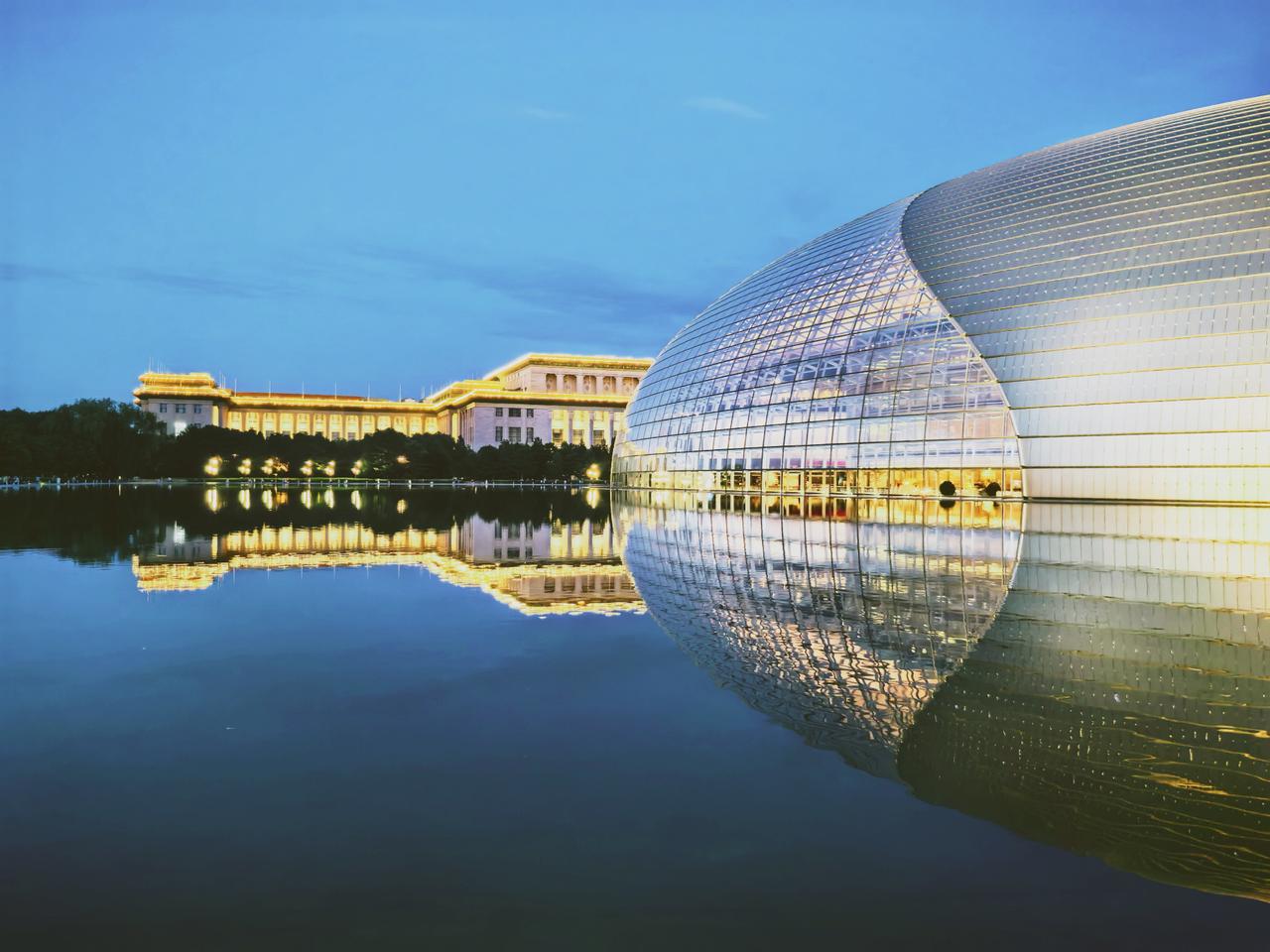 国家大剧院外景
分享你随手拍的风景 北京国家剧院 大剧院艺术节 大剧院夜间拍照