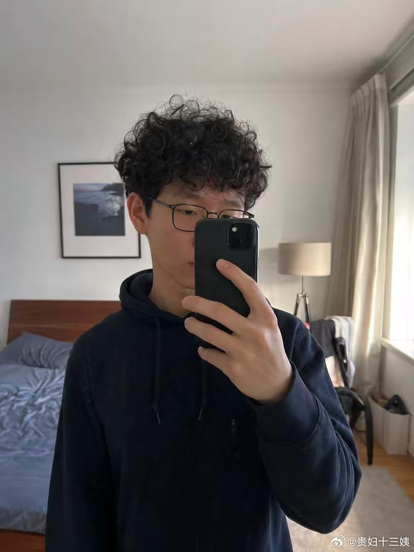 拜拜我的白白童年 在这条路上，我从未真正孤单。那些相似的泪水与挣扎，让我们彼此照