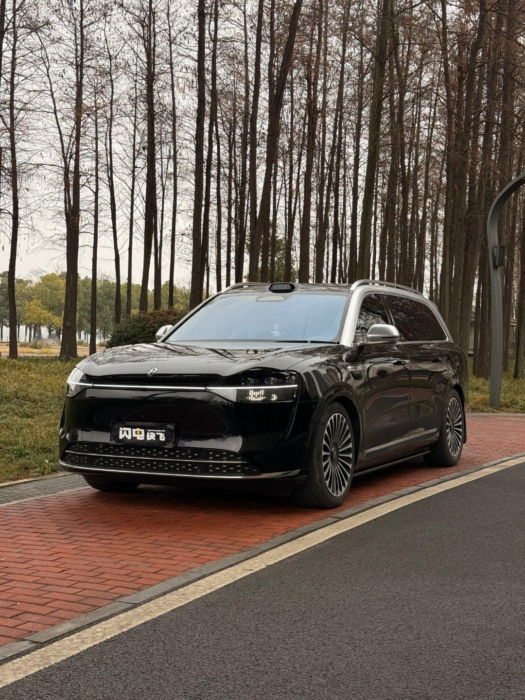 找了辆新款M9拍摄素材底盘质感不错  感觉比M7  M8稳当很多而且内饰确实更适