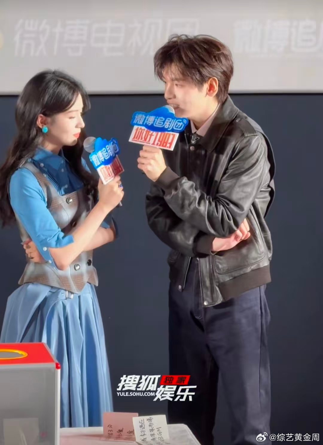 周也翟潇闻合唱情深深雨濛濛 周也翟潇闻合唱 你好1983追剧团太会了！翟潇闻周也