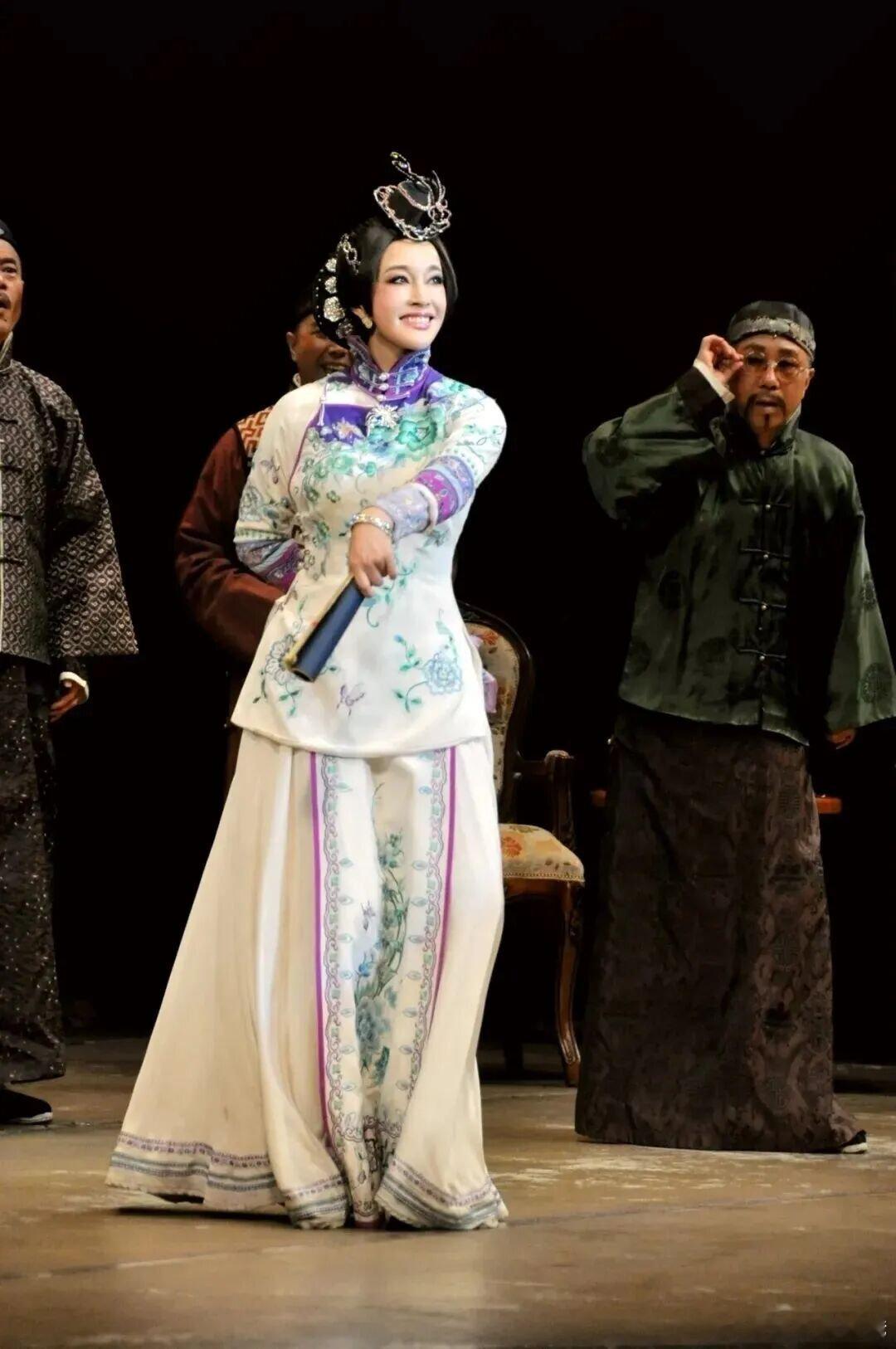6月来成都看大女主刘晓庆 刘晓庆风华绝代15周年纪念版6月来蓉 “我红极一时，即