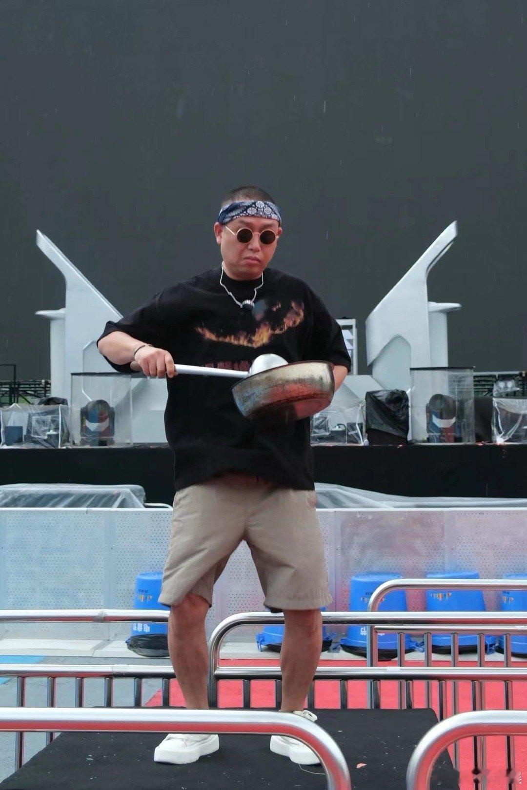 #成都gai浇饭演我精神状态#偶遇成都街头'GAI'浇饭，初看以为是本尊降临！粉